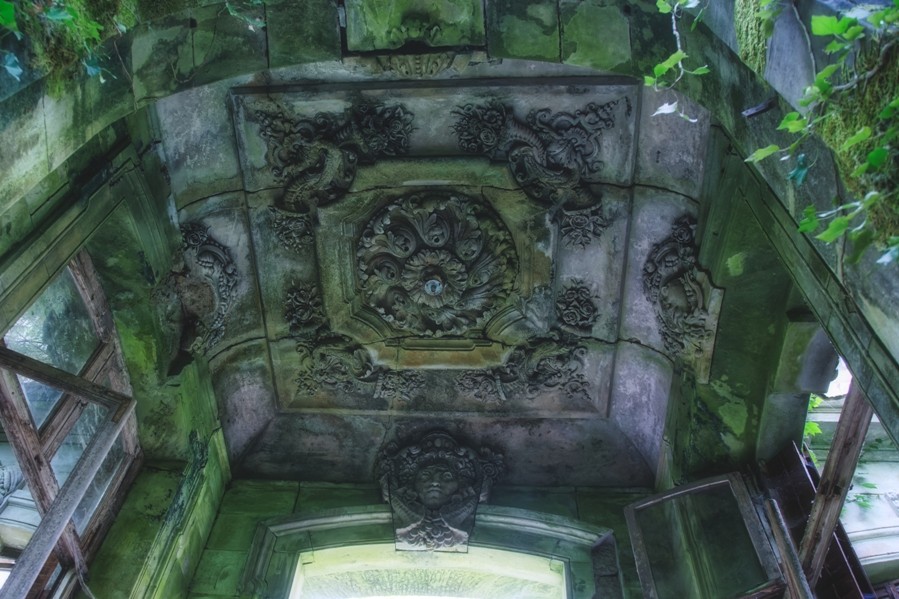 Palais aux Quatre Cariatides