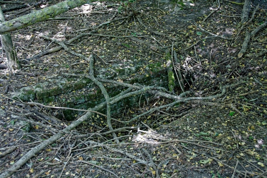 Cimetière aux tombes ouvertes