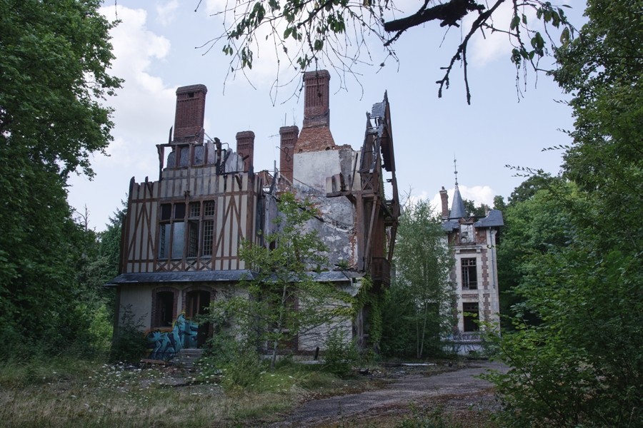 L'hôpital au château brûlé