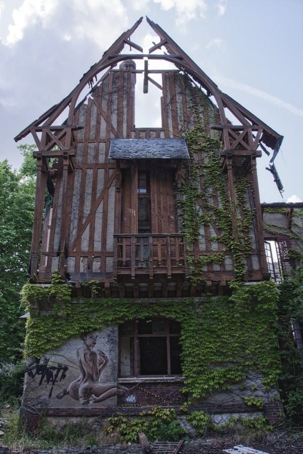 L'hôpital au château brûlé