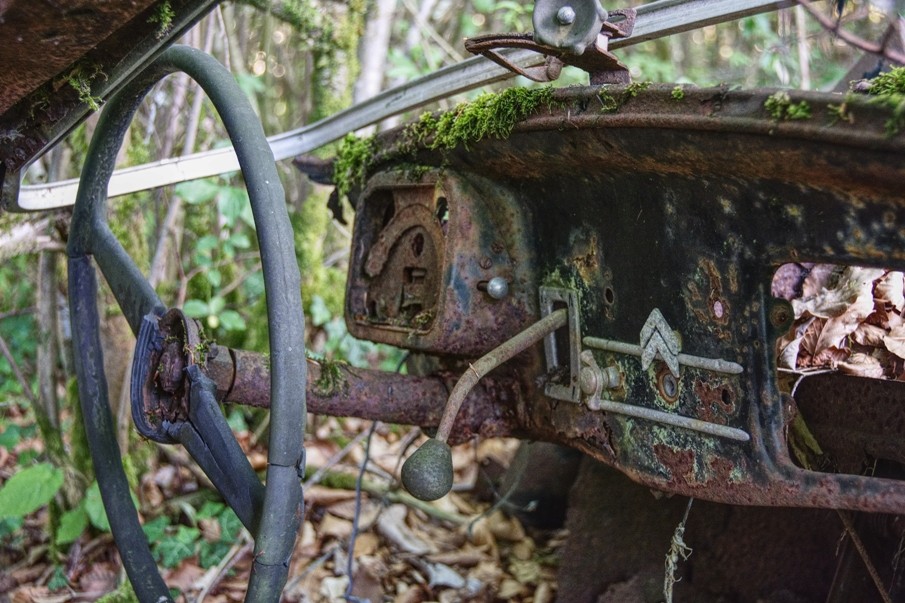Carcasse d'une traction Citroën